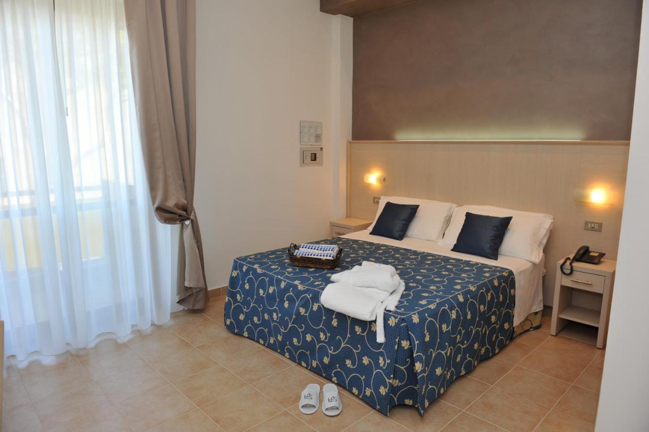Hotel Mimosa Riccione Kamer foto